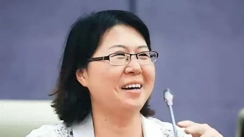 原创一个贾浅浅还不够?贾浅浅翻车后,莫言女儿管笑笑也被牵连!
