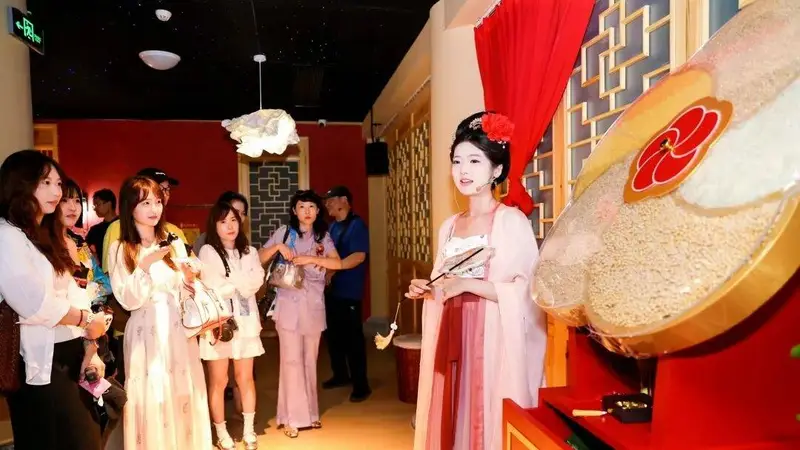 感知山东|一馆揽艺韵 一车阅泉城 沉浸式解锁艺术泉水文旅盛宴
