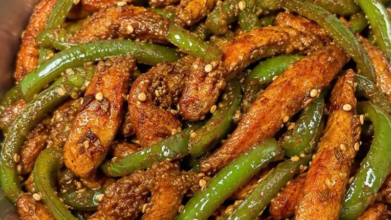 嫩滑与焦香的味蕾共舞：青椒炒鸡胸肉的治愈哲学