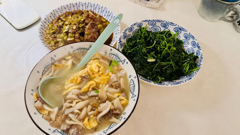 中午简单两菜一汤,最实在