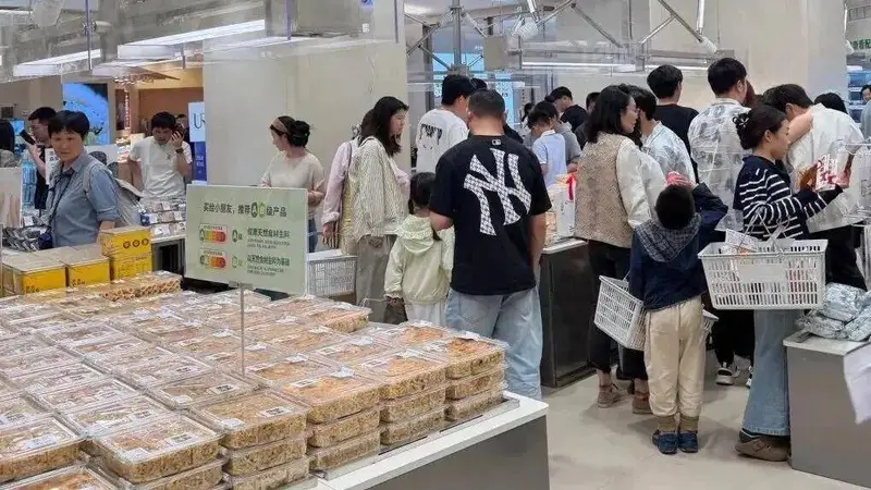 单店月入600万!不靠低价引流,新式零食凭什么横扫各大商场