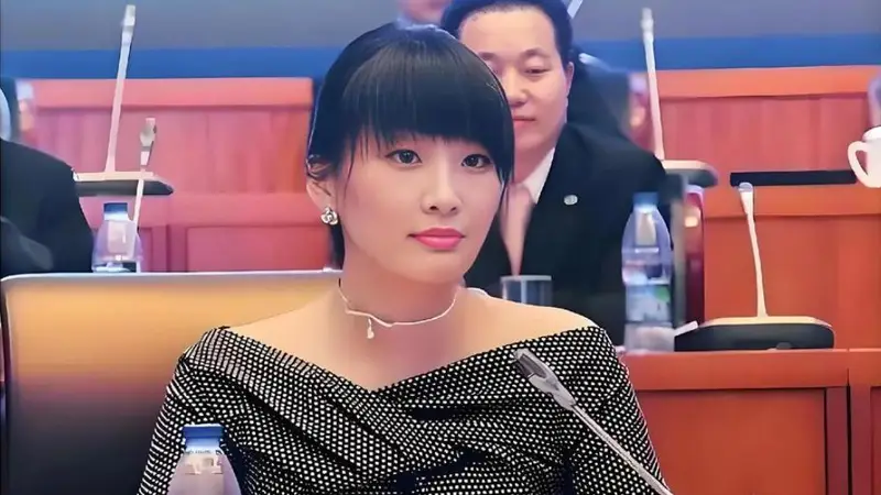 香港判决10天后，杜建英终于坐不住了，联合儿子公开对决宗馥莉？