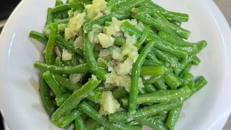 蒜泥拌豆角清爽秘诀大公开,3步搞定夏日爆款凉菜