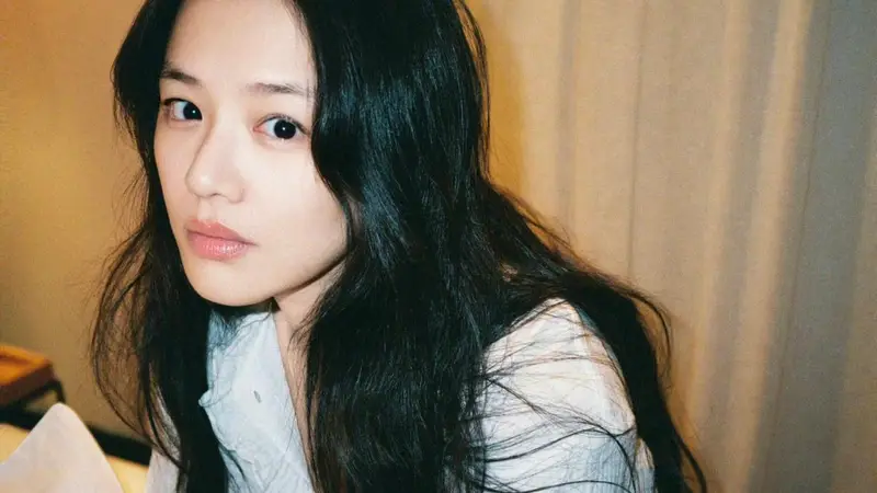 马思纯穿居家睡衣拍胶片照片 慵懒松弛素颜灵动