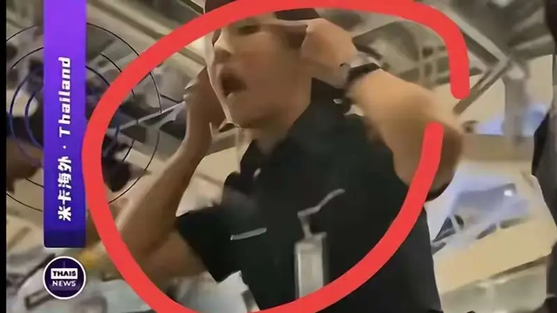 拿着有效机票,过了安检,甚至都走上廊桥了,结果被赶下来