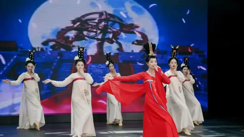 跨界合作 | 当千年遗址化身时尚T台