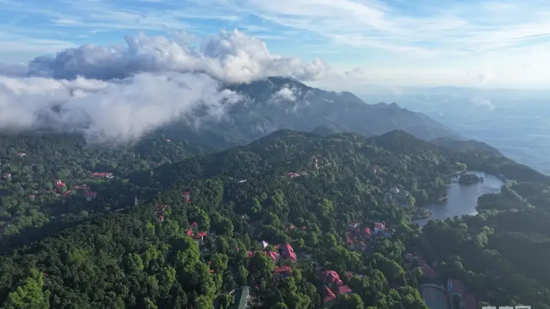 江西庐山:晚霞绮丽 夜游火爆