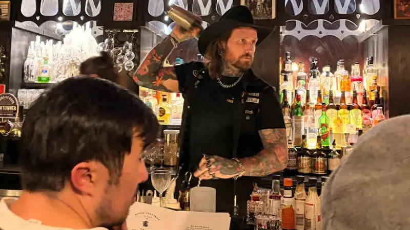 电工改行卖鸡尾酒,入围年度最佳酒吧,还带火悉尼整条商业街