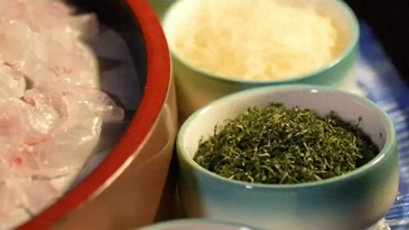 八宝鱼生:薄如蝉翼的鱼片,遇上八重滋味的暴击
