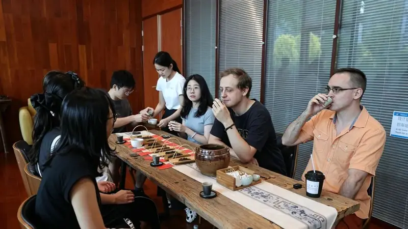 当黑科技遇见茶香！这家小店太会了