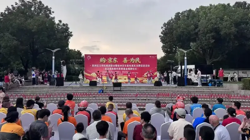 游园一圈,文明入心~居民:“挺好!”