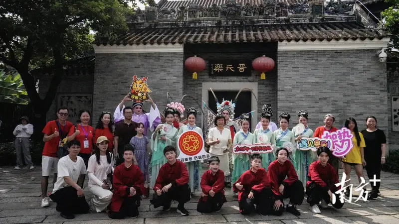 着戏服、展身段、登台演出!50位海外华裔青少年广州开启“寻根”之旅