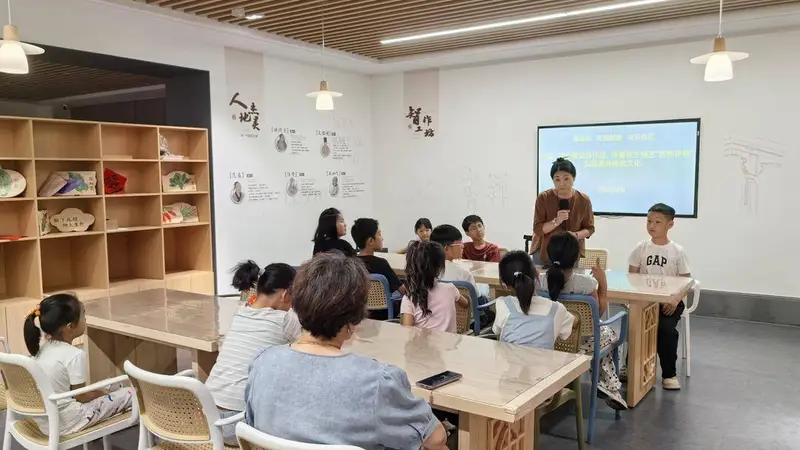 苏州市相城区元和街道众泾社区开展“学说苏州话,传唱老童谣”主题活动