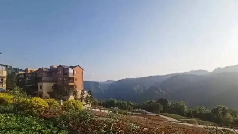石柱黄水避暑:凉快是真凉快,贵也是真的贵!
