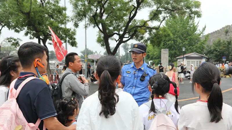 东城城管提醒游客:线上拼团须警惕“黑导游”
