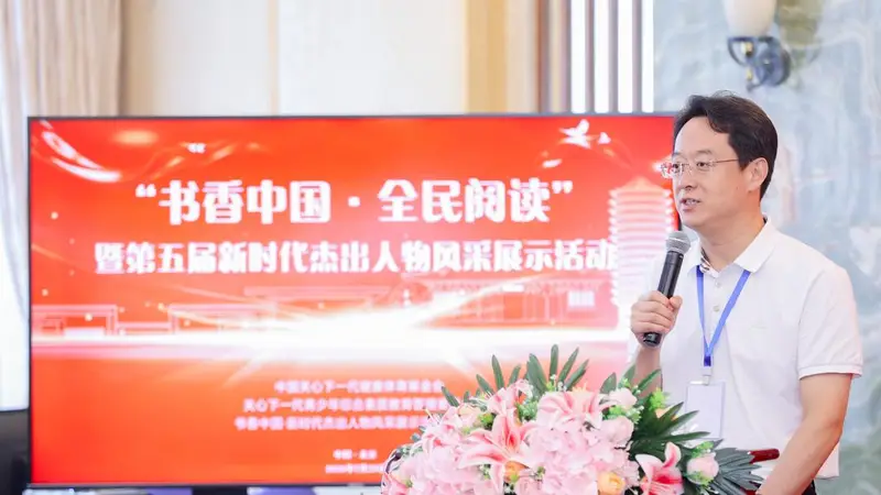 长河观澜丨一位德州校长与十八万册书的远行