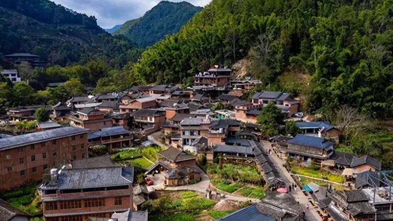 云南普洱隐秘古村,因马匹流泪得名,一座风雨桥改变村落千年命运