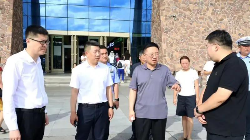 梁巍:提升文旅服务品质 全力做好客流高峰应对工作
