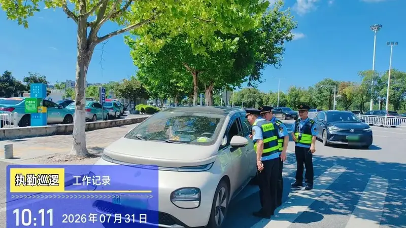 申遗成功后的客运流动窗口,他们在全力守护