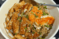蜜汁鸡排饭的家常做法：从煮蛋到焖酱，四步搞定暖心美味