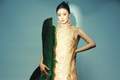 看了蒋欣的新中式穿搭，我悟了：色不过三、款式简约，优雅又高级
