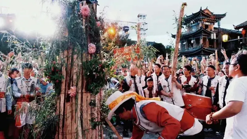 20℃的丽江,暑期活动太卷了!民谣、电音、火把节……你想玩的都在这里