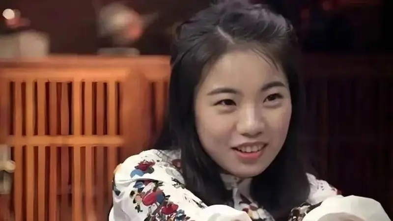 两个被包装出来的文学天才,与蒋方舟不同,韩寒有自知之明换赛道