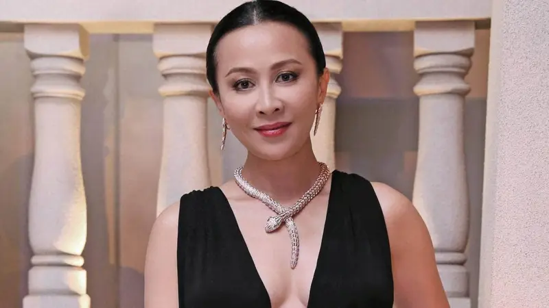 60岁刘嘉玲近况曝光,人老身不老的她,诠释成熟女性健康之美