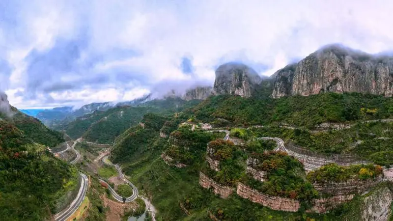 太行一号旅游公路黎城段:太行画廊里的振兴“金飘带”