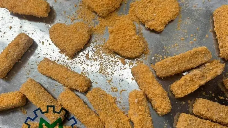 炸酸奶上浆裹粉油炸线 冰淇淋裹浆裹糠油炸机 牛奶块上浆裹粉油炸加工整套设备
