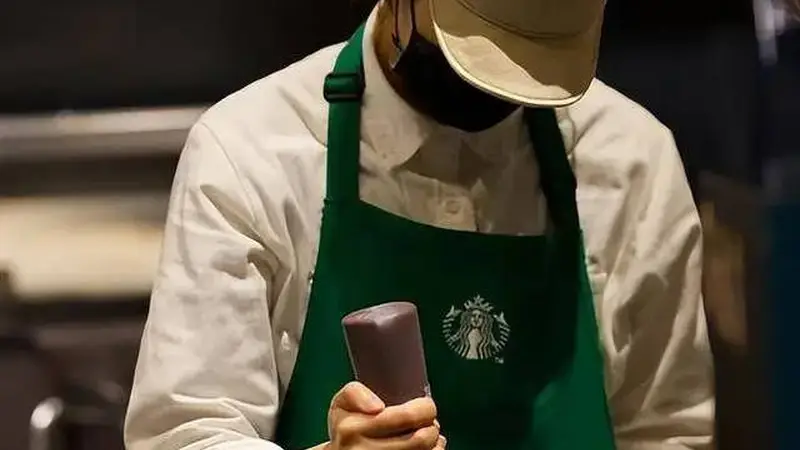 星巴克“去中国化”:营收93.2亿美元同比降1.4%,中国8000家门店仍陷业绩压力