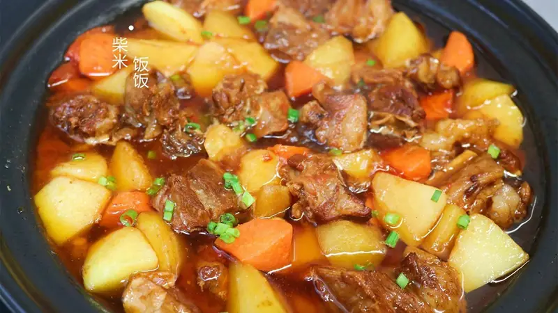 四种食材一锅炖,鲜香四溢,拌米饭太好吃了