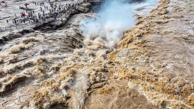 壶口瀑布汛期来袭!黄河奔涌,气吞山河