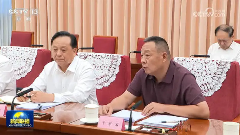 于东来等8人,参加总理座谈会
