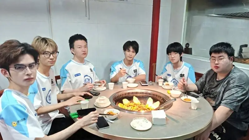 TTG零封LGD赛后聚餐庆祝,亚运严选含金量被质疑,连续被零封