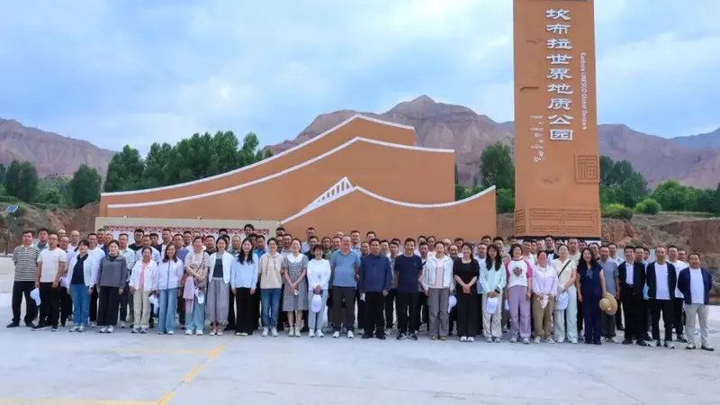 不必远行!坎布拉丹霞碧水康养胜地,慢时光等你来