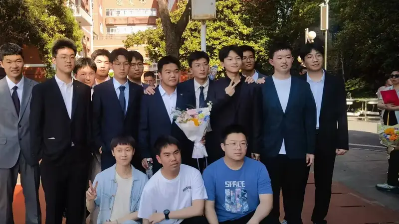 “630分、612分、598分!武汉同班三兄弟组团考上飞行学员