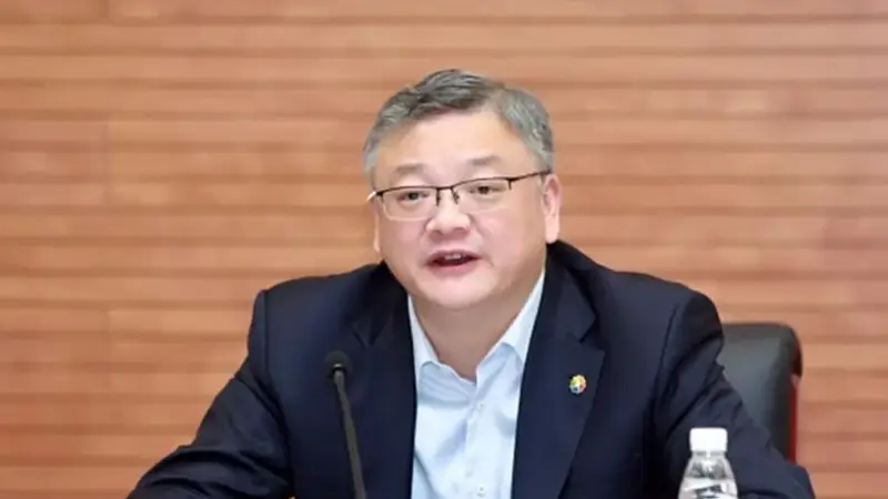 王海民任华润(集团)董事长,其曾在中国远洋海运集团、香港中旅(集团)任职