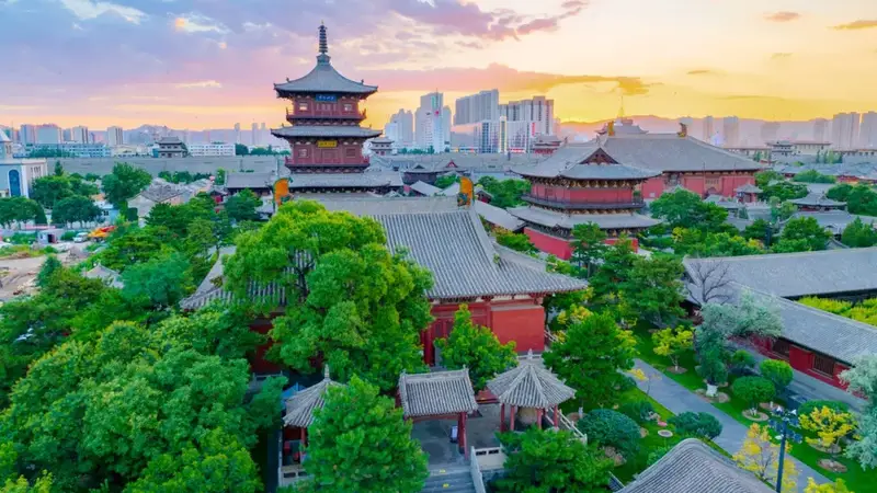 比洛阳人少,美食不输西安!这座“避暑古都”夏天均温仅25℃,空调当摆设,人均500玩爽