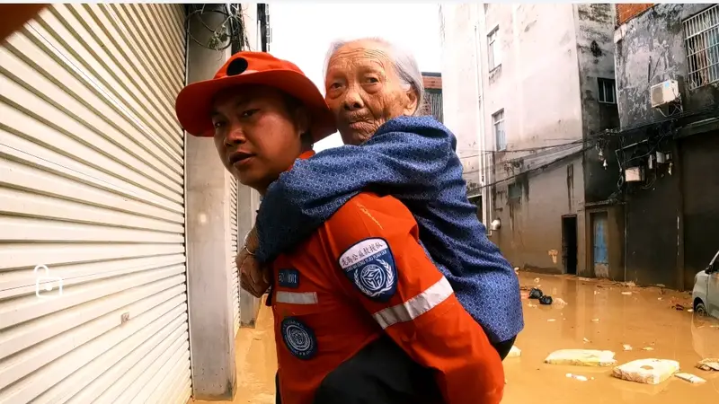 口述|洪灾发生后,那些千里奔赴灾区的普通人