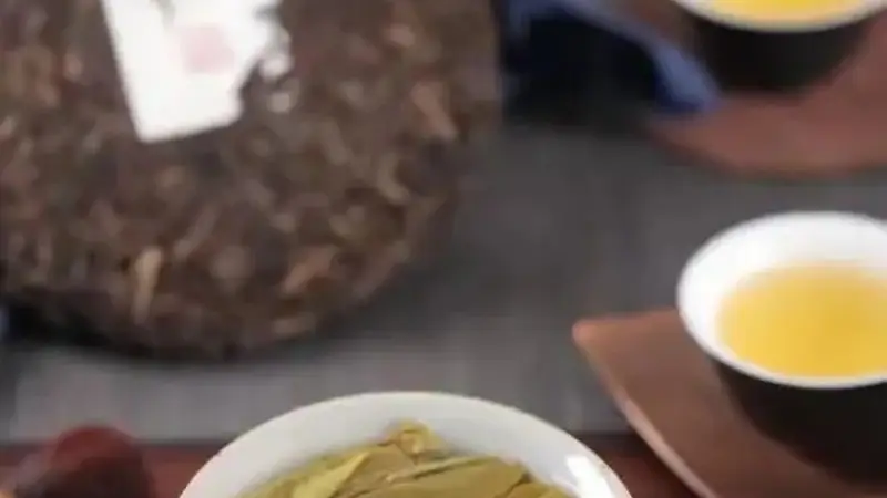 存了15年普洱,终于搞懂新茶寒性的真相这段时间普洱新茶刚上市,后台的提问都快堆爆了。