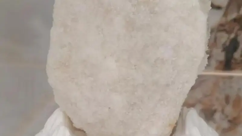 游客景区捡盐块当纪念品,被提醒有放射性,青海察尔汗盐湖:未提纯盐块或含微毒,不建议捡拾