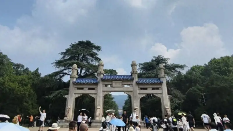 当“避暑”遇见“China Cool”:欧洲游客暑期扎堆赴华,入境游呈爆发式增长