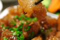 入味剔透油而不腻，山粉圆子烧肉暖透秋冬餐桌
