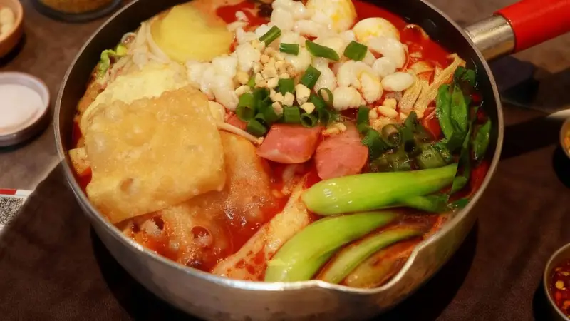 午饭只有二十分钟,为什么热乎小吃比慢慢点餐更顺手?