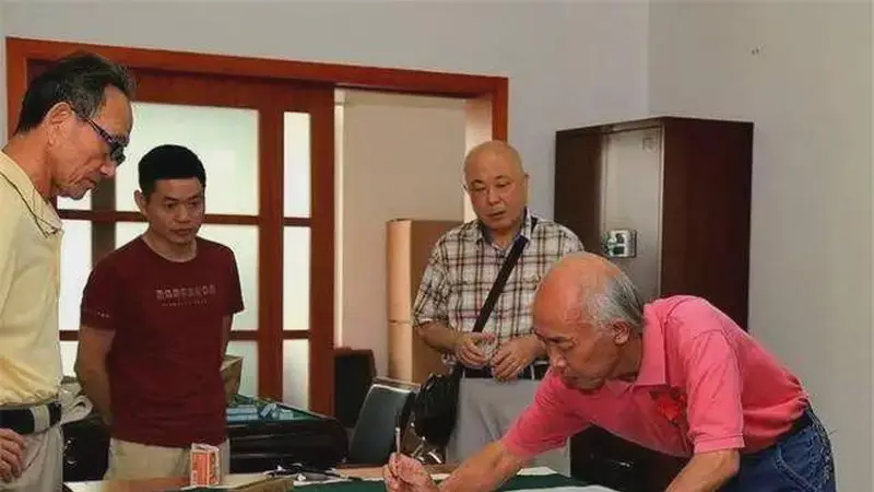 “新潮养老”走红,不去养老院也不麻烦子女,网友:老了我也这样