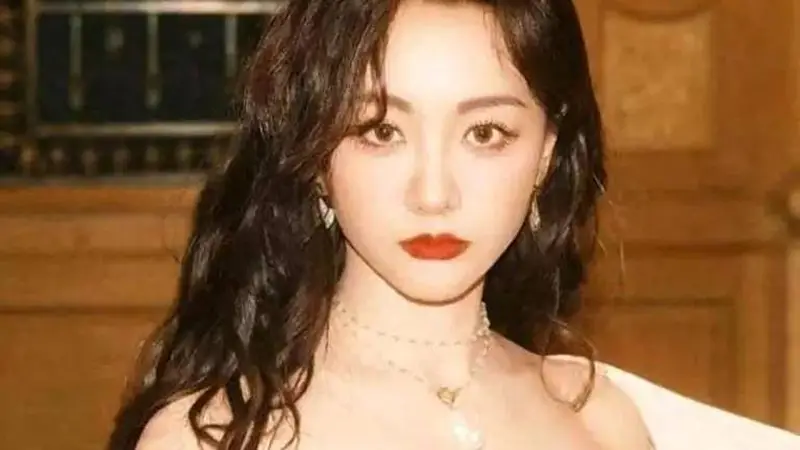 杨蓉靓丽写真美爆了!颜值超高身材娇小却性感火辣