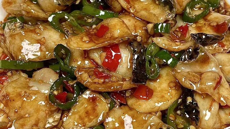 蒜香鱼片：一勺酱汁，三碗米饭的“碳水狂欢”