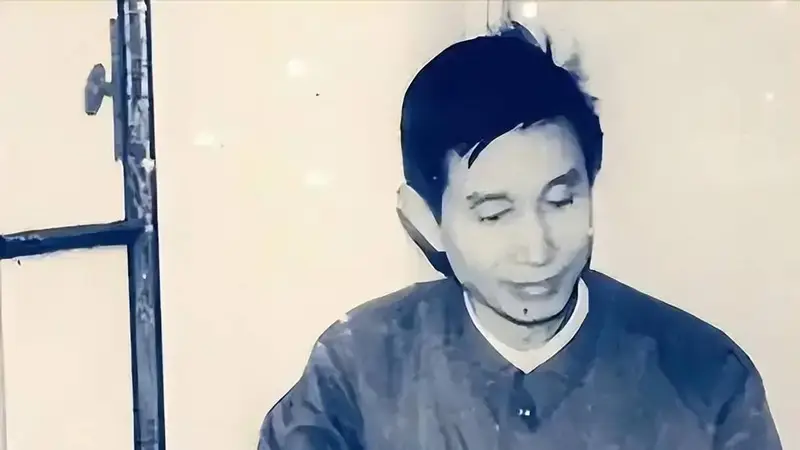他曾任上海警备师师长，1976年参与武装叛乱，如今107岁仍健在