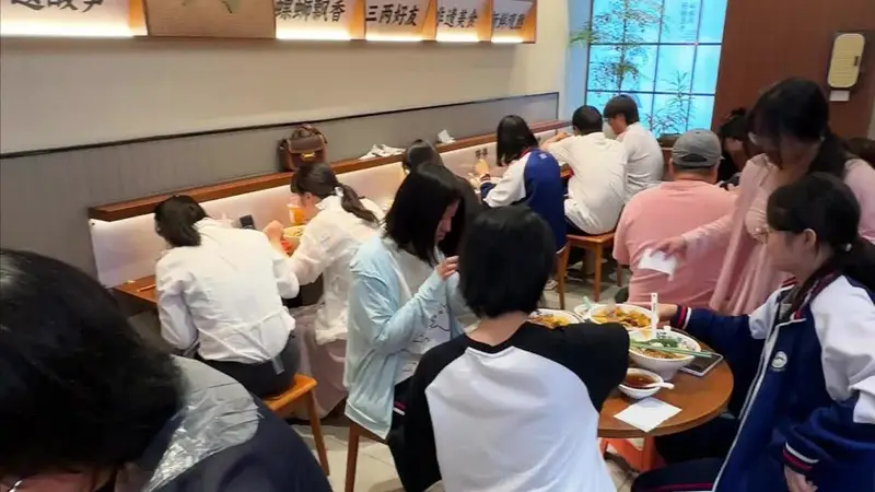 柳蛳蛳兼顾单人餐与聚餐